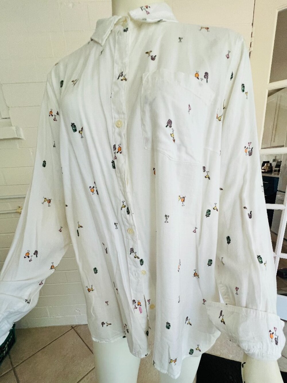 Old Navy The Classic Shirt XL White Cocktail Drink Print Button Down